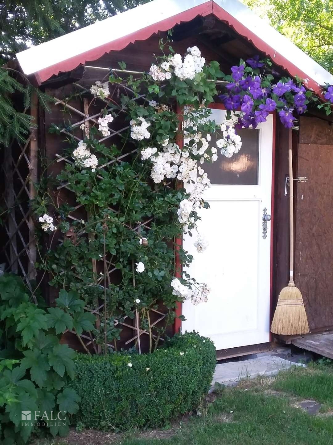 Gartenhaus im Sommer